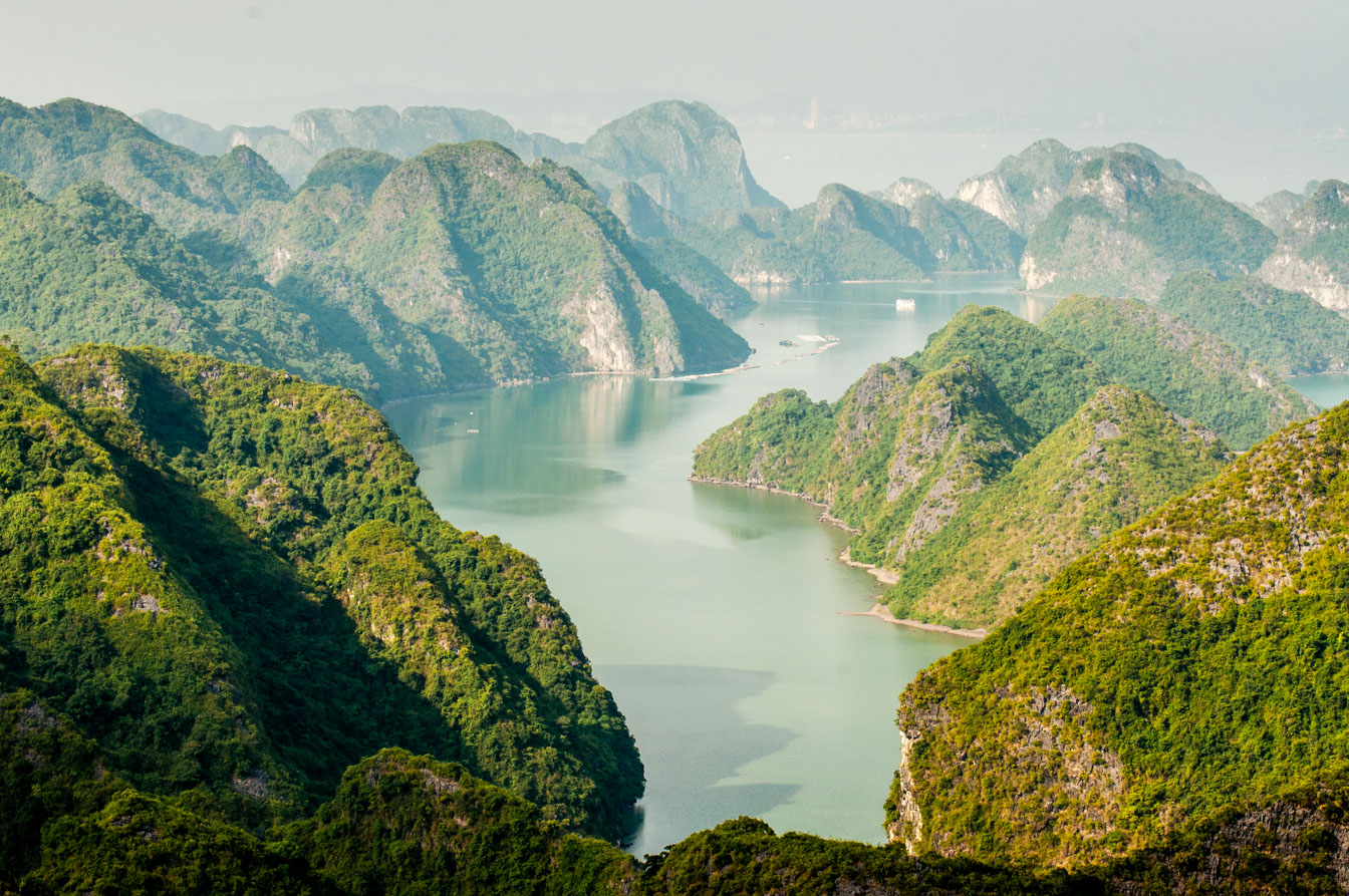 Scenery of Lan Ha Bay